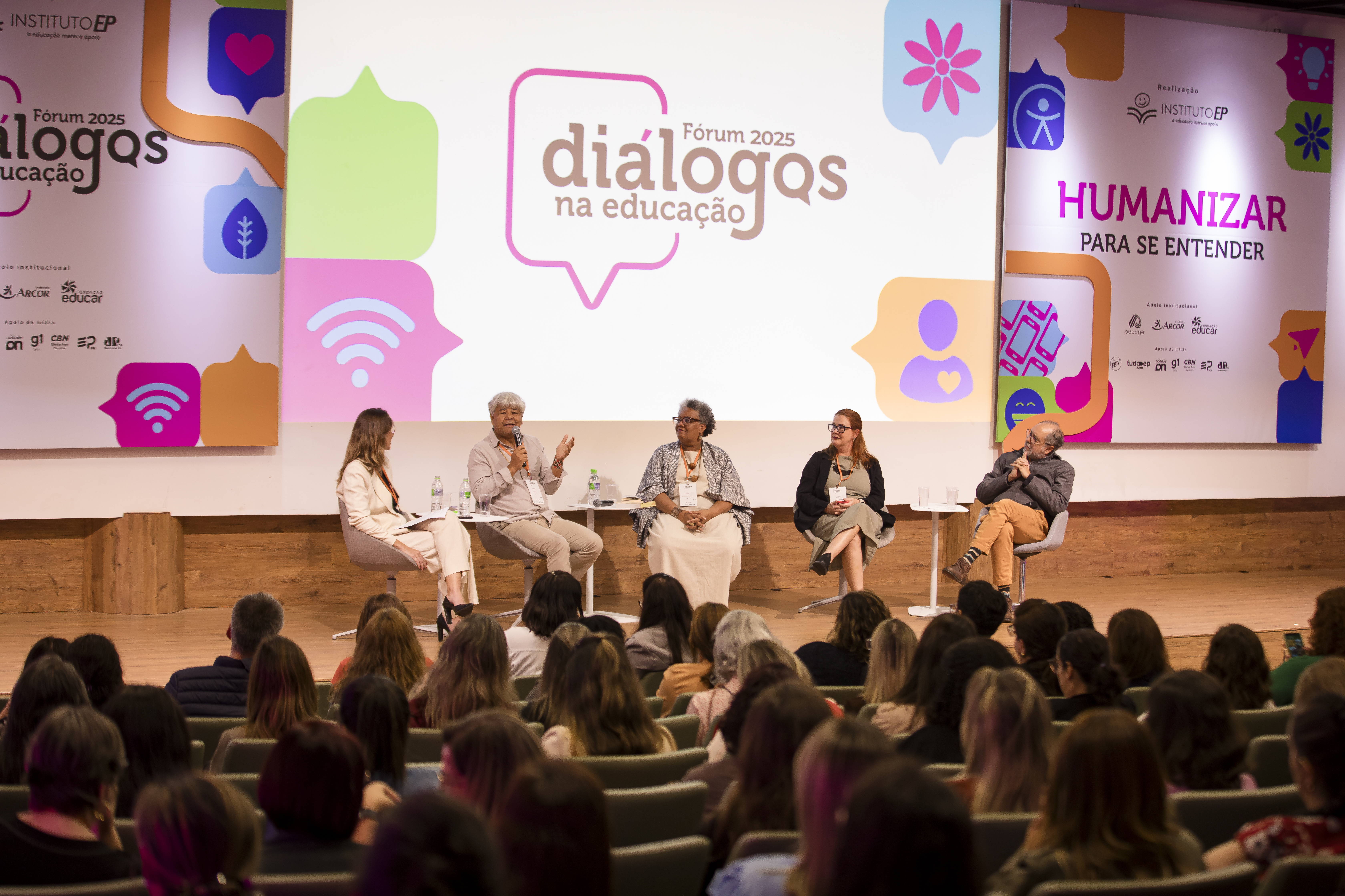 Programa Diálogos na Educação